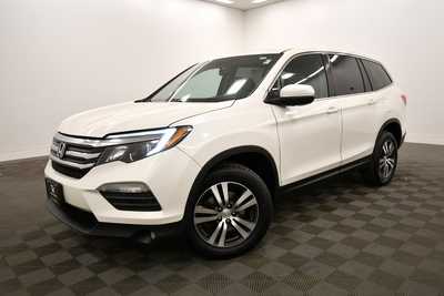 2016 Honda Pilot, $13679. Photo 2