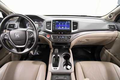 2016 Honda Pilot, $13679. Photo 3
