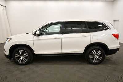 2016 Honda Pilot, $13679. Photo 4