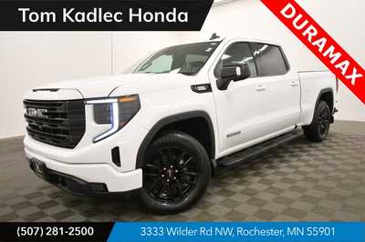 2023 GMC 1500 Crew Cab, $43999. Photo 1