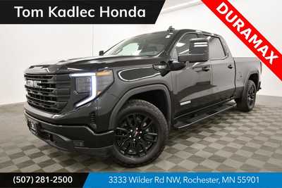 2024 GMC 1500 Crew Cab, $53999. Photo 1