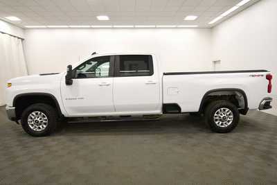 2021 Chevrolet 2500 Crew Cab, $40999. Photo 4
