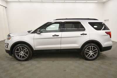2017 Ford Explorer, $19299. Photo 4
