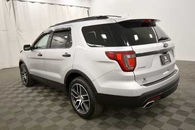2017 Ford Explorer, $19299. Photo 5