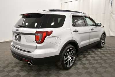 2017 Ford Explorer, $19299. Photo 8