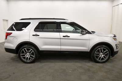 2017 Ford Explorer, $19299. Photo 9