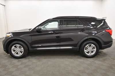 2023 Ford Explorer, $32999. Photo 4