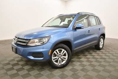 2017 Volkswagen Tiguan, $12999. Photo 2