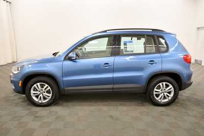 2017 Volkswagen Tiguan, $12999. Photo 4