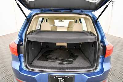 2017 Volkswagen Tiguan, $12999. Photo 7