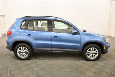 2017 Volkswagen Tiguan, $12999. Photo 9