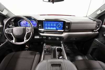 2022 Chevrolet 1500 Crew Cab, $38999. Photo 3