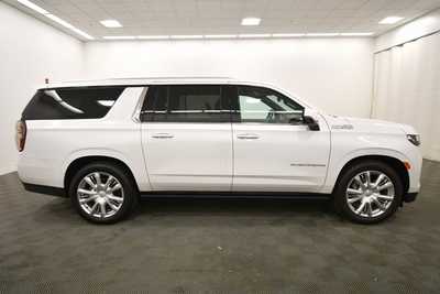 2022 Chevrolet Suburban, $57999. Photo 9