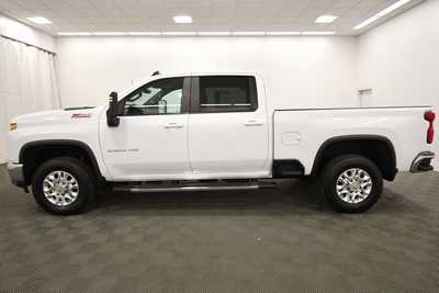 2023 Chevrolet 2500 Crew Cab, $43999. Photo 4