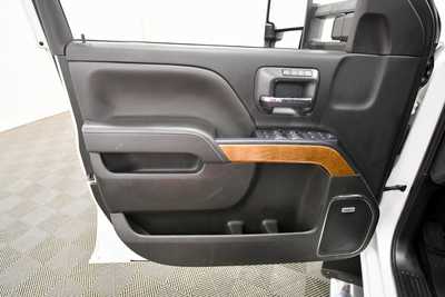 2018 Chevrolet 3500 Crew Cab, $32999. Photo 11