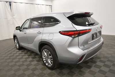 2023 Toyota Highlander, $47899. Photo 5