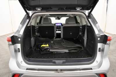 2023 Toyota Highlander, $47899. Photo 7