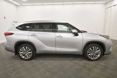 2023 Toyota Highlander, $47899. Photo 9