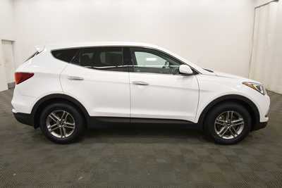 2017 Hyundai Santa Fe, $9995. Photo 9