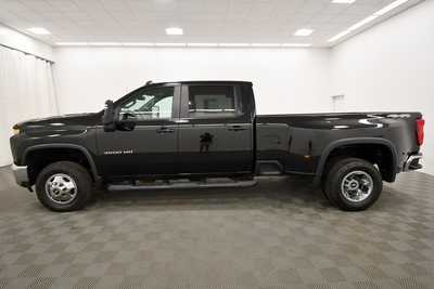 2022 Chevrolet 3500 Crew Cab, $53999. Photo 4