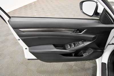 2018 Honda Accord, $18999. Photo 12
