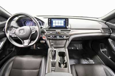 2018 Honda Accord, $18999. Photo 3