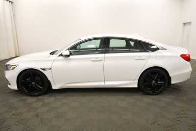 2018 Honda Accord, $18999. Photo 4