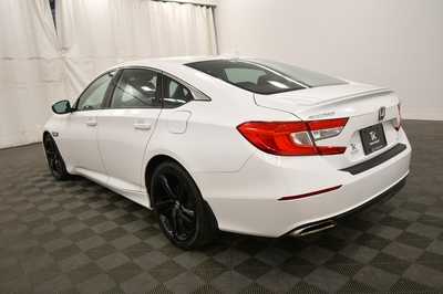 2018 Honda Accord, $18999. Photo 5
