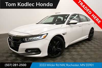 2018 Honda Accord, $18999. Photo 1