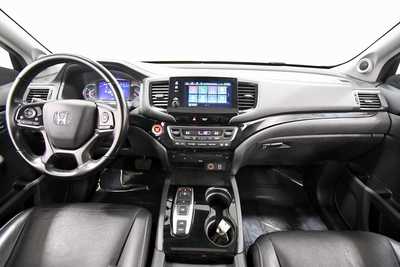 2020 Honda Pilot, $28799. Photo 3