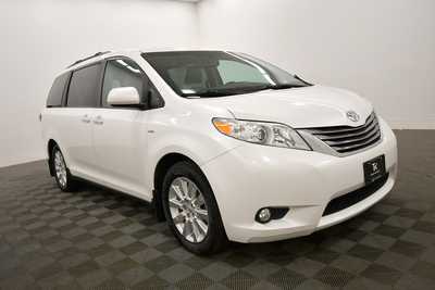 2016 Toyota Sienna, $17999. Photo 10