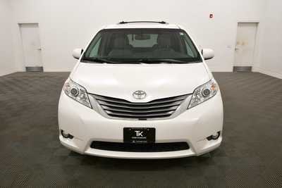 2016 Toyota Sienna, $17999. Photo 11