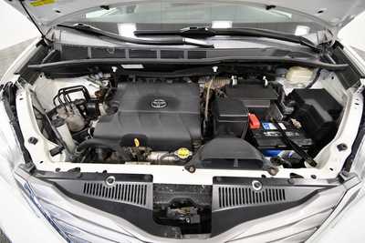 2016 Toyota Sienna, $17999. Photo 12