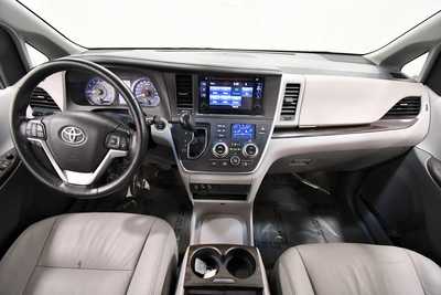 2016 Toyota Sienna, $17999. Photo 3