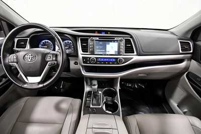 2017 Toyota Highlander, $25999. Photo 3
