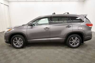 2017 Toyota Highlander, $25999. Photo 4
