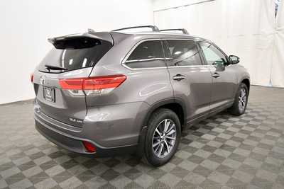 2017 Toyota Highlander, $25999. Photo 8