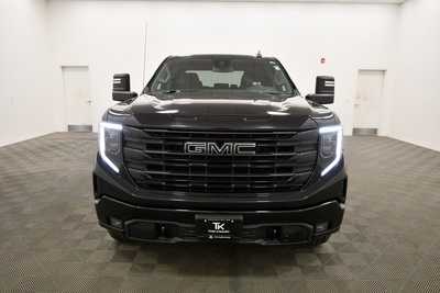 2022 GMC 1500 Crew Cab, $43999. Photo 11