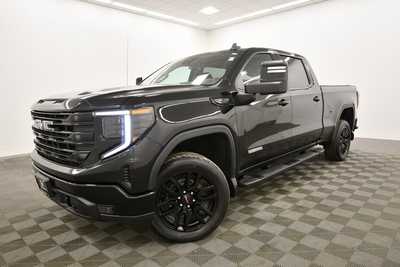 2022 GMC 1500 Crew Cab, $43999. Photo 2