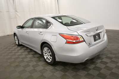 2015 Nissan Altima, $9497. Photo 5