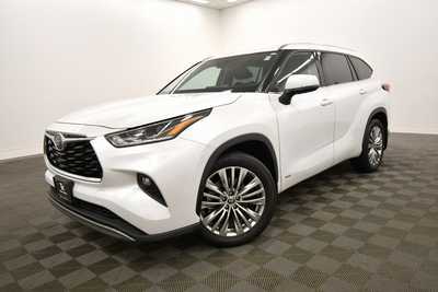 2022 Toyota Highlander, $46497. Photo 2