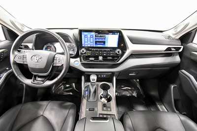 2022 Toyota Highlander, $46497. Photo 3