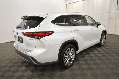 2022 Toyota Highlander, $46497. Photo 8