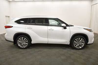 2022 Toyota Highlander, $46497. Photo 9