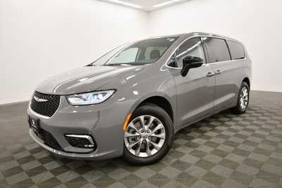 2024 Chrysler Pacifica, $44499. Photo 2