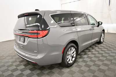2024 Chrysler Pacifica, $44499. Photo 8