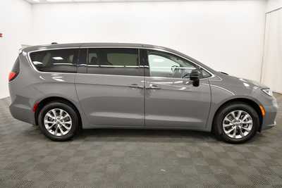 2024 Chrysler Pacifica, $44499. Photo 9