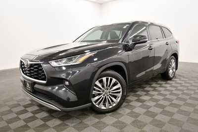 2021 Toyota Highlander, $38999. Photo 2