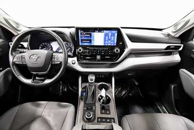 2021 Toyota Highlander, $38999. Photo 3