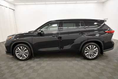 2021 Toyota Highlander, $38999. Photo 4